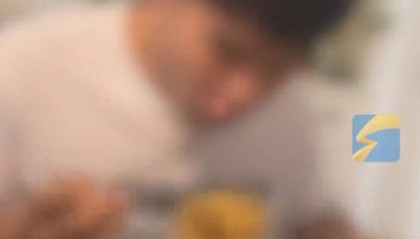 开云Kaiyun-46岁男子咽部“藏”12厘米金属筷子，时间长达8年，偶感不适，以为饮酒后正常反应